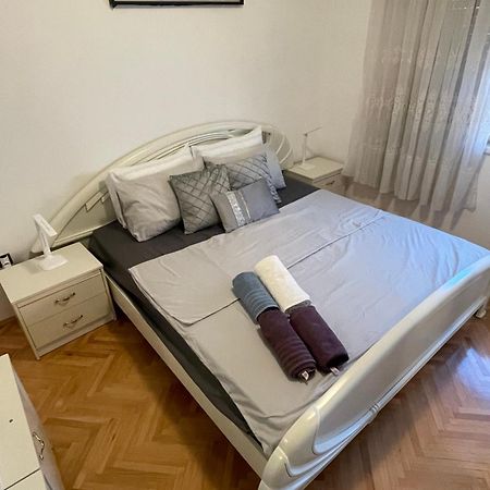 Ferienwohnung Apartman Robert Zadar Exterior foto